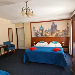 Отель Aaron