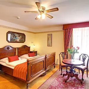 Otel Mucha